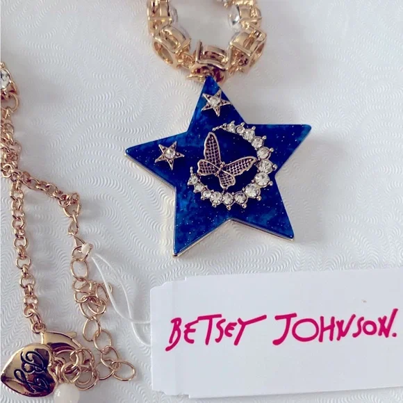 New Betsey Johnson
Star Short Pendant Necklace - Picture 8 of 10